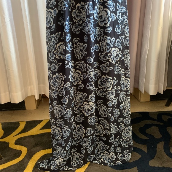 🧡50% off bundles!  Blue rose full length dress